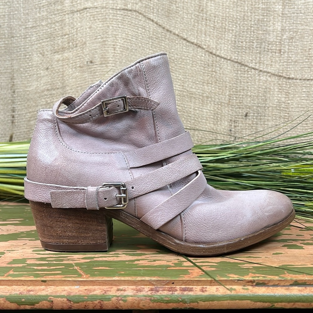 Women's Ankle Boots in Taupe Leather